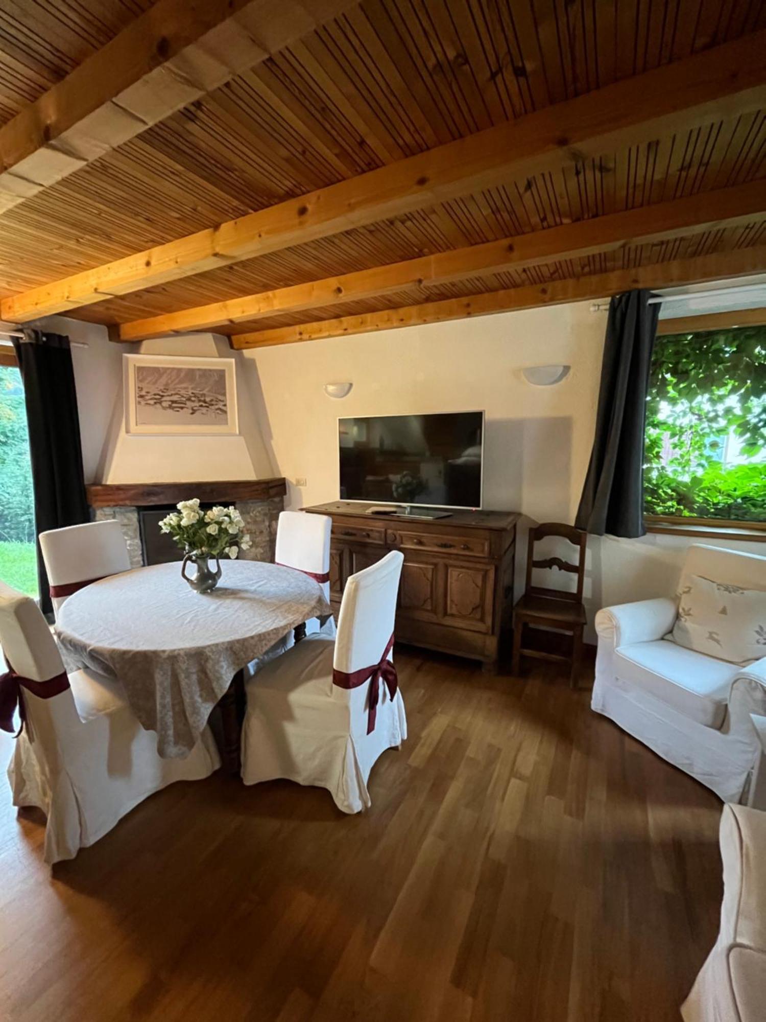 Chalet Blanc Le Duplex Courmayeur Exterior photo