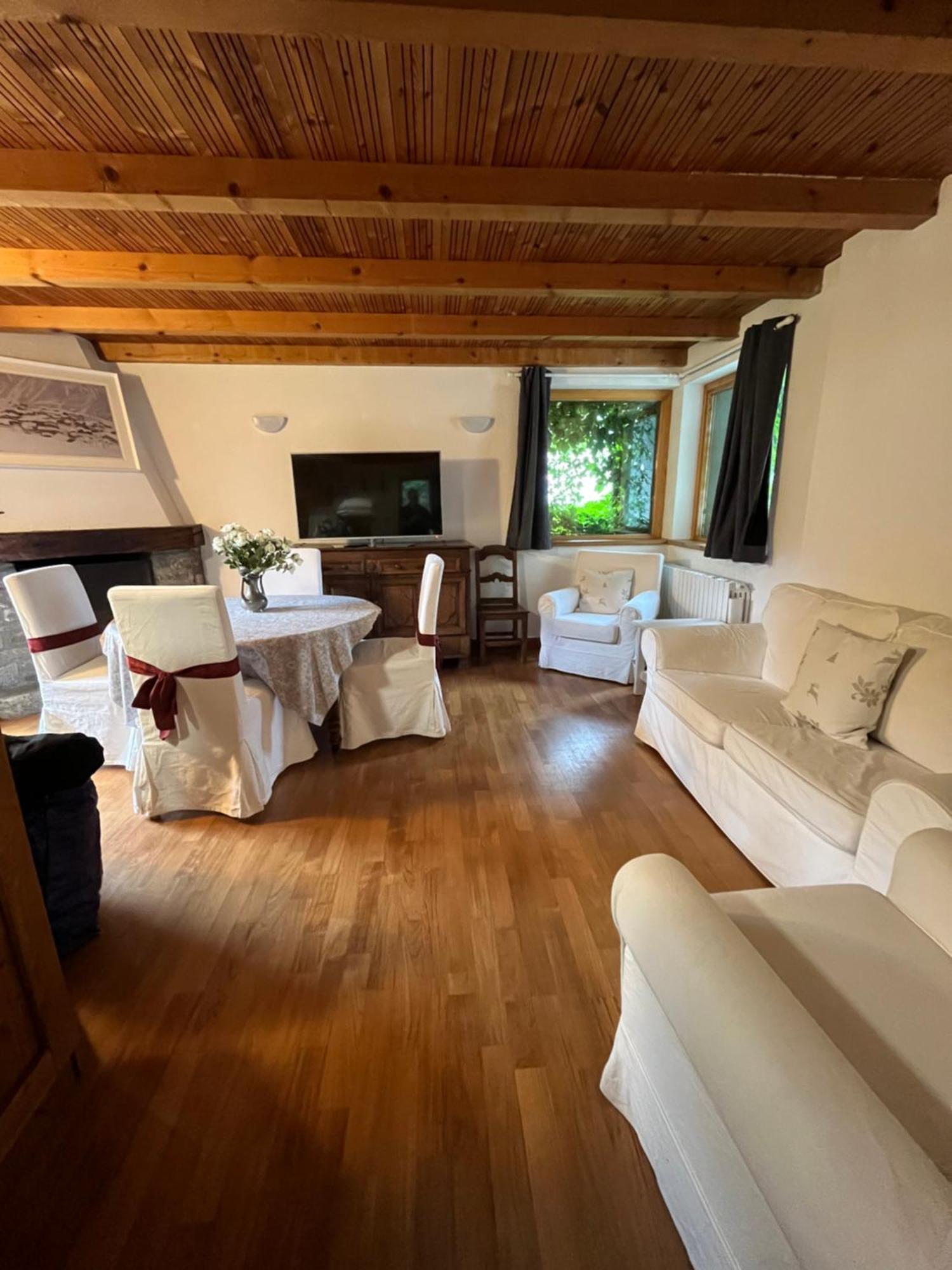 Chalet Blanc Le Duplex Courmayeur Exterior photo