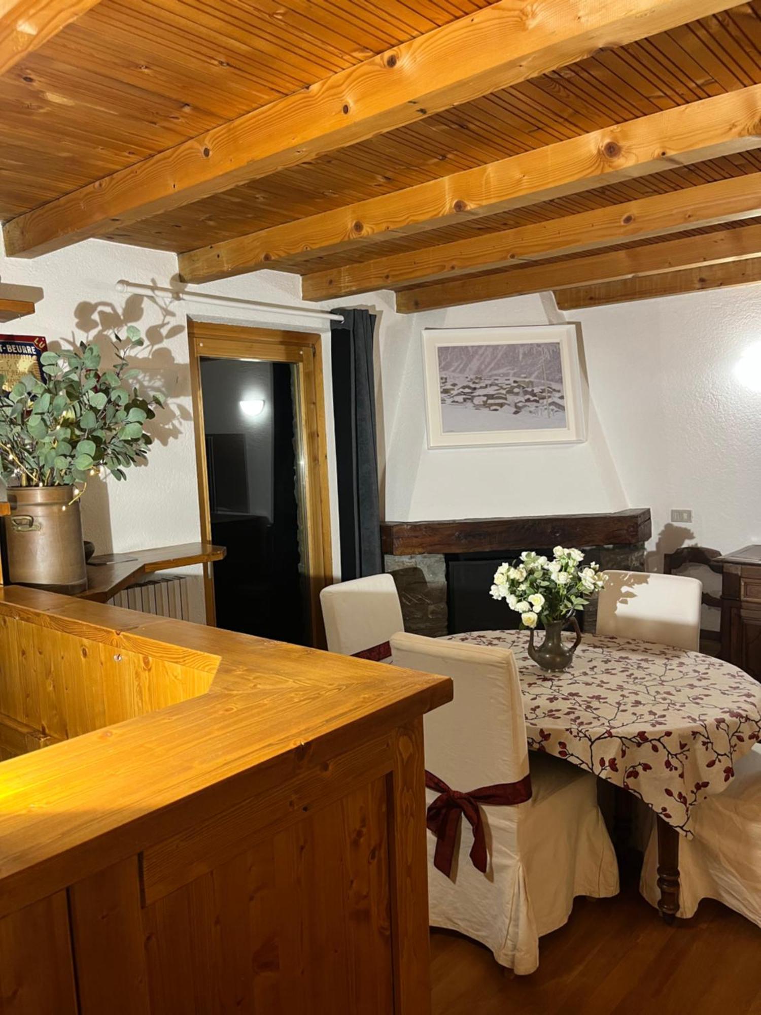 Chalet Blanc Le Duplex Courmayeur Exterior photo