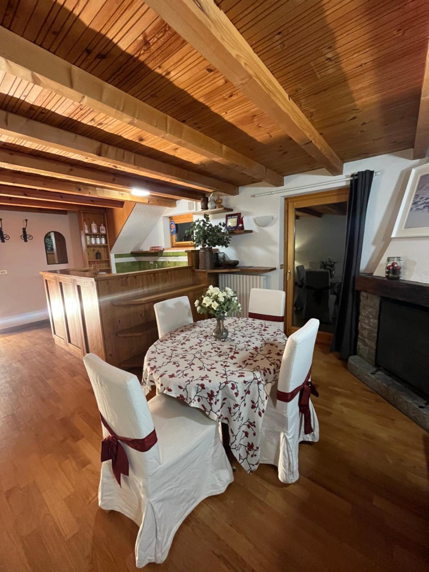 Chalet Blanc Le Duplex Courmayeur Exterior photo